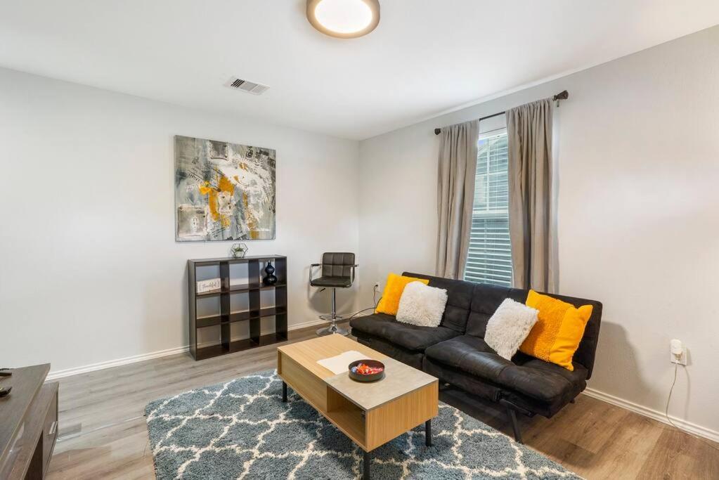 Cozy Two Bedroom Home Minutes From Downtown! Houston Esterno foto